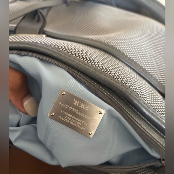 Tumi Earl Gray Nylon Expandable Laptop Briefcase Crossbody - Picture 2 of 15